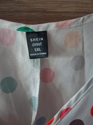 Top lunares SHEIN Talla XL