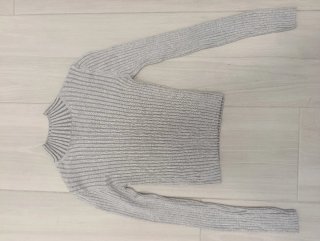 Jersey gris cuello alto canalé