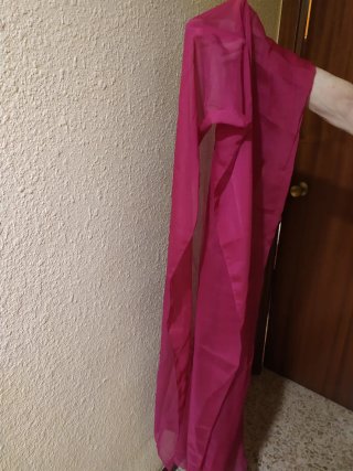 Vestido de fiesta rosa con pedrería.