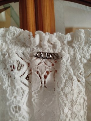 Blusa blanca de encaje
