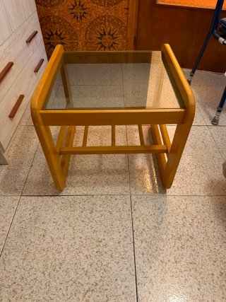 Mesita auxiliar madera y cristal. Se acepta oferta