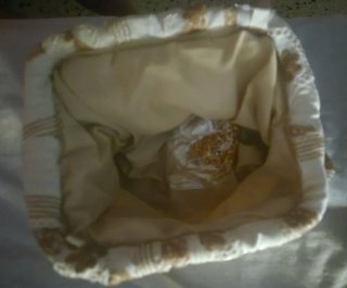Bolso de mano verde y dorado