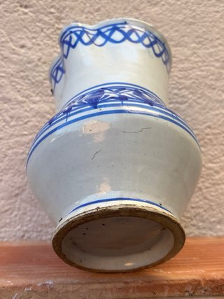 Jarra Manises azul y blanco