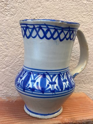 Jarra Manises azul y blanco