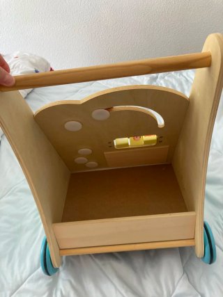 Andador de madera para bebé