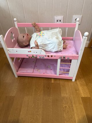 Cuna de madera para muñecas