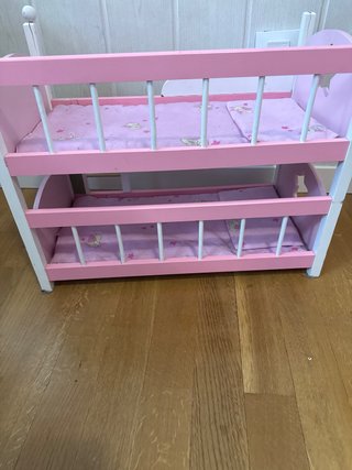 Cuna de madera para muñecas