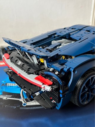 LEGO Technic Bugatti Chiron 42083