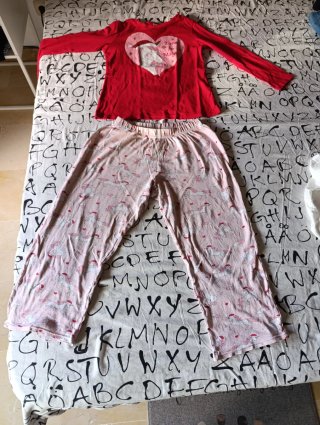 Pijama niña unicornios y corazón. 11-12 años