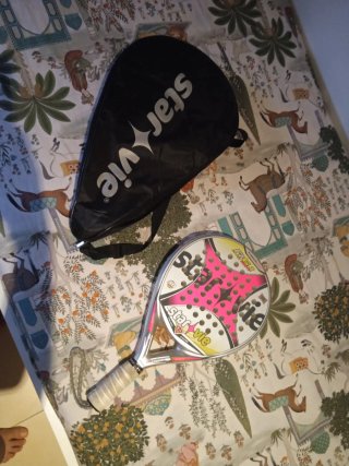 Pala de pádel StarVie y funda