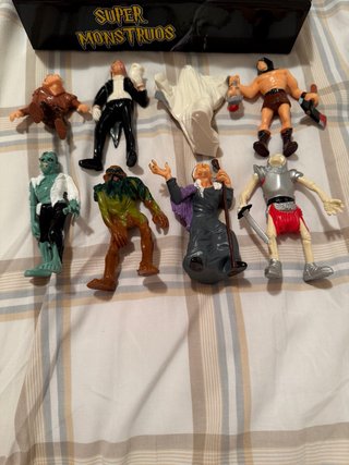 Figuras Super Monstruos Yolanda.