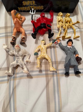 Figuras Super Monstruos Yolanda.
