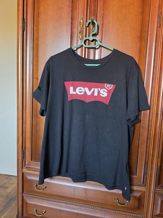 Camiseta Levi's Negra Logo Clásico