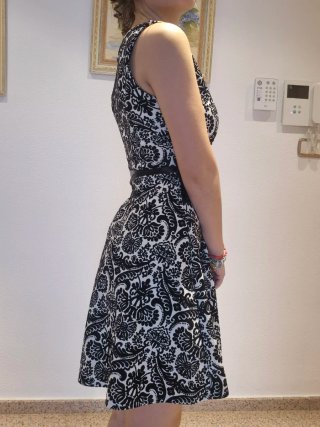 Vestido corto estampado blanco y negro