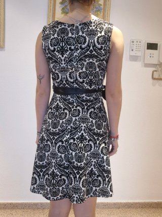 Vestido corto estampado blanco y negro