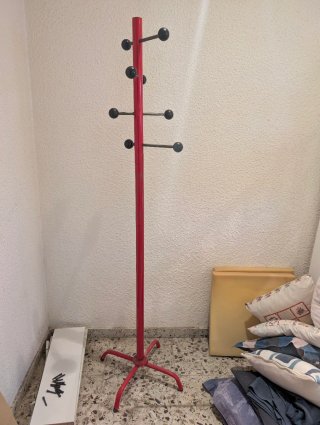 Perchero de diseño rojo