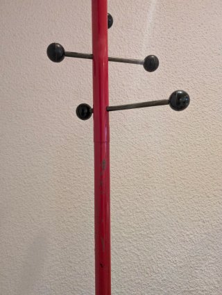 Perchero de diseño rojo