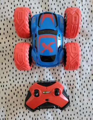 Coche teledirigido (con mando a distancia)
