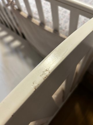 Cuna de madera blanca