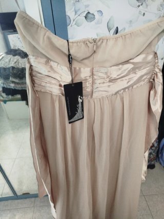 Vestido largo beige sin tirantes