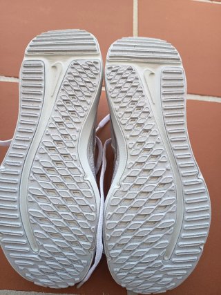 Zapatillas Nike Mujer Blancas y Plateadas