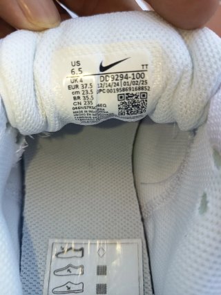 Zapatillas Nike Mujer Blancas y Plateadas