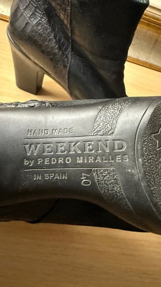 Botines negros piel efecto cocodrilo