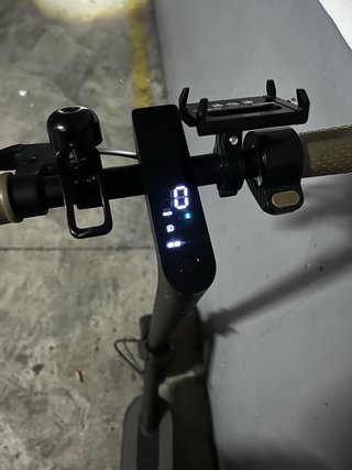 Xiaomi Mi Electric Scooter 1S • Con soporte móvil.