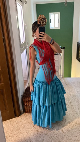 Traje de flamenca azul con volantes