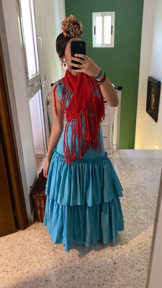 Traje de flamenca azul con volantes