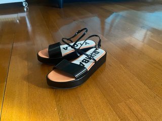 Sandalias Bimba y Lola Plataforma Negra Naranja