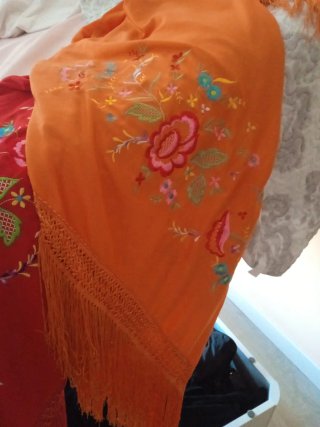 Chal flamenco bordado rojo y naranja