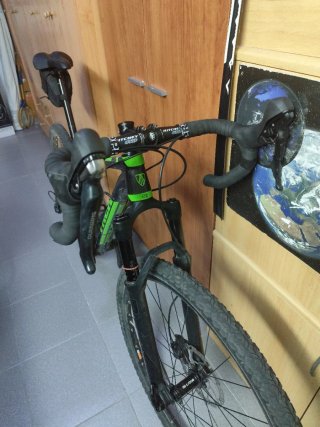 Bicicleta Gravel Monster