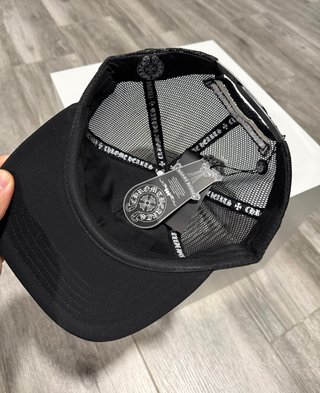 Gorra Chrome Hearts Negra con Cruces Blancas