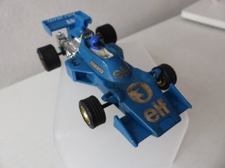 TYRRELL 007 "ELF" SCALEXTRIC - AZUL CLARO