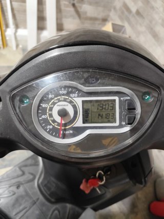 Peugeot Tweet 125 RS Negro