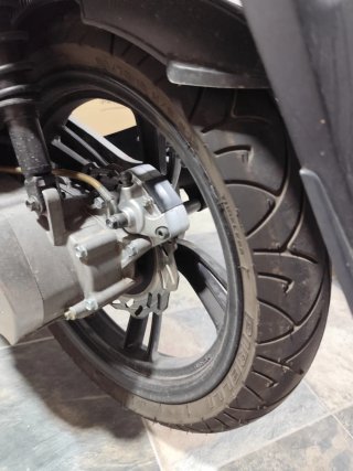 Peugeot Tweet 125 RS Negro