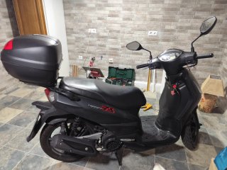 Peugeot Tweet 125 RS Negro