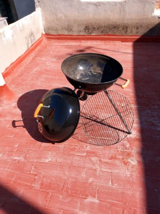 Barbacoa Negra con Ruedas