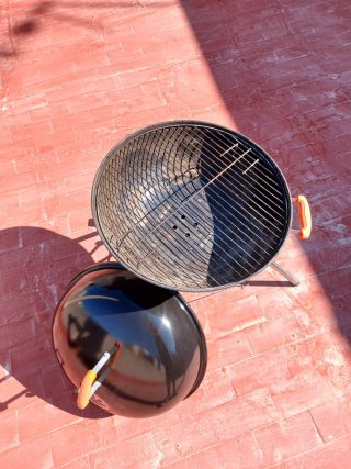 Barbacoa Negra con Ruedas