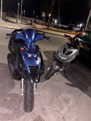 Beta Ark 49cc Scooter Azul/Negro