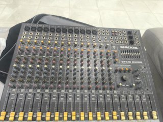 Mesa de mezclas Mackie CFX16