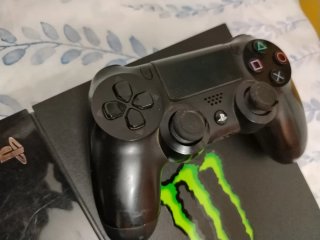 Ps4 500gb + 2 Mandos + 6 Juegos