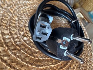 Cable de alimentación C13 a Schuko