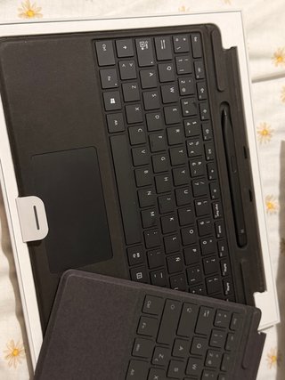 Pacchetto Microsoft Surface Pro 8 + Tastiera e Penna