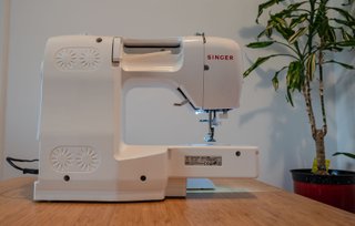 Máquina de coser SINGER STARLET 6699