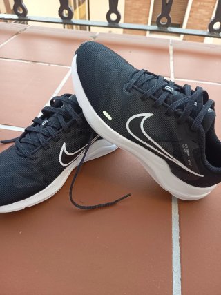 Zapatillas Nike Running Negras y Blancas