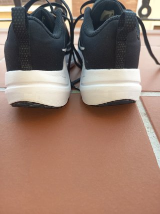 Zapatillas Nike Running Negras y Blancas