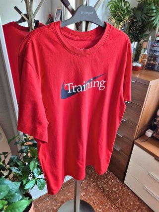 Camiseta Nike Dri-FIT hombre. Talla M.