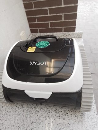 Robot Limpiafondos Piscina WYBOT C1